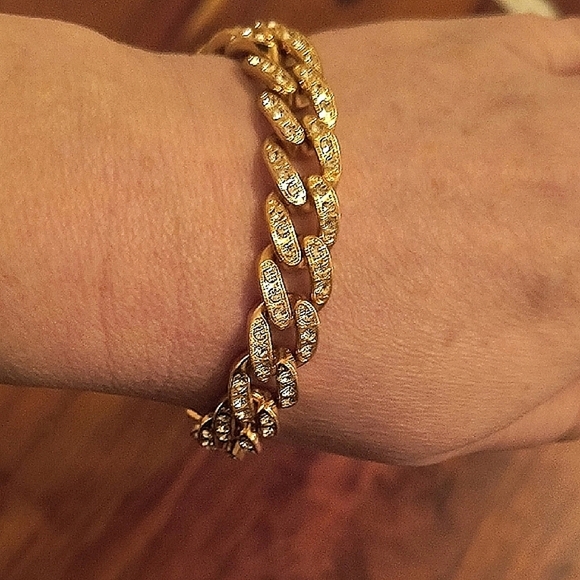 Bracelet With Rhinestones On A Gold Chain - Picture 1 of 4